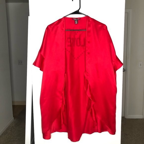 Victoria’s Secret Red Short-Sleeve Robe - Picture 3 of 6